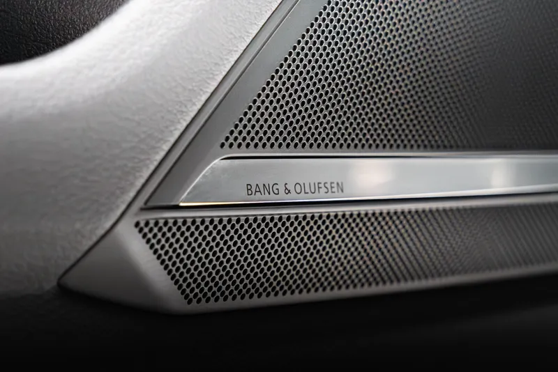 Високоговорител Bang & Olufsen в салона на Audi RS6