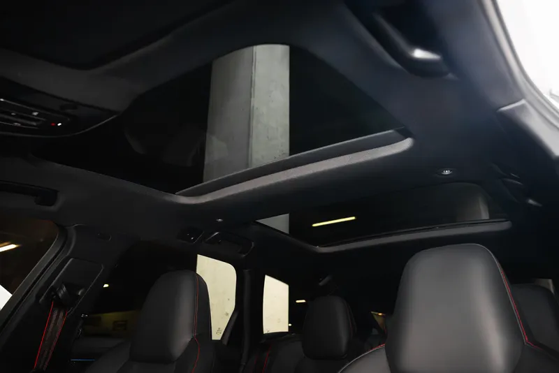 Панорамен покрив и задни седалки в Audi RS6