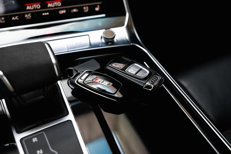 Ключове на централната конзола в Audi RS6