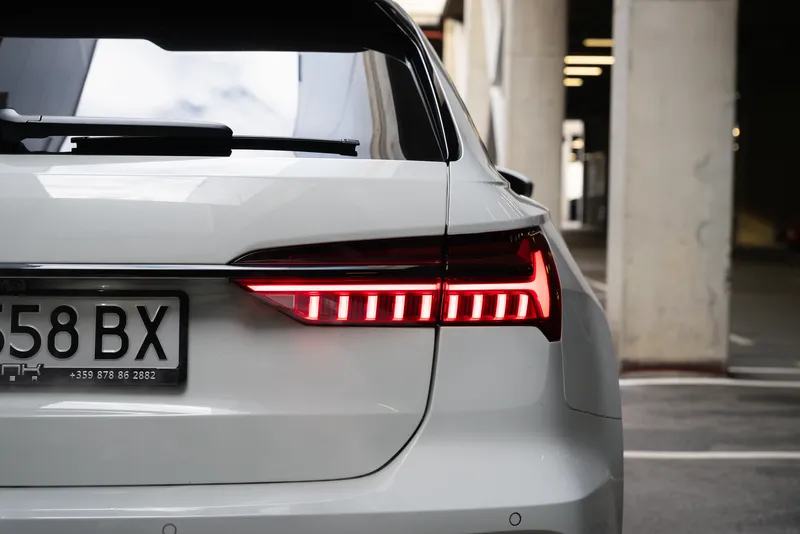 Задна светлина на Audi RS6 Performance – детайл